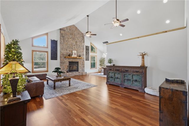 716 E Hilltop Drive, Rogers, AR 72756