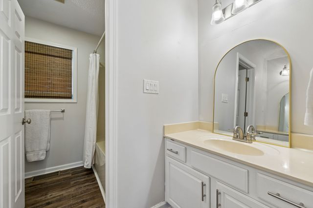 194 Lakeshore Cir, Bumpus Mills, TN 37028