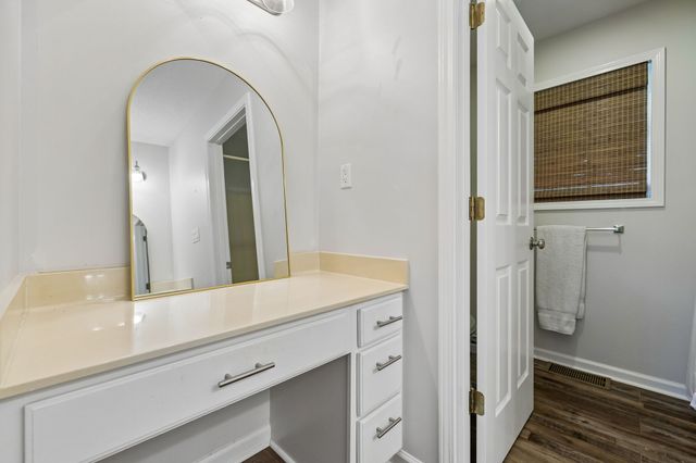 194 Lakeshore Cir, Bumpus Mills, TN 37028