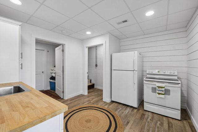 194 Lakeshore Cir, Bumpus Mills, TN 37028