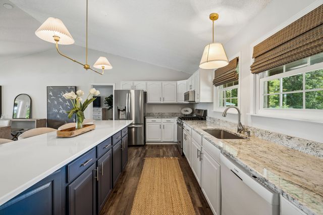 194 Lakeshore Cir, Bumpus Mills, TN 37028