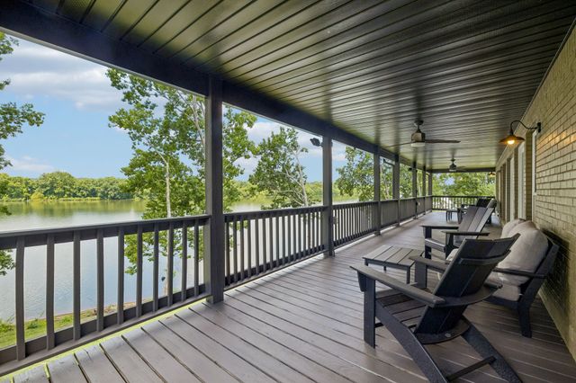 194 Lakeshore Cir, Bumpus Mills, TN 37028