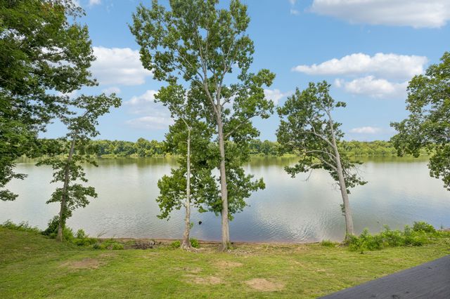 194 Lakeshore Cir, Bumpus Mills, TN 37028