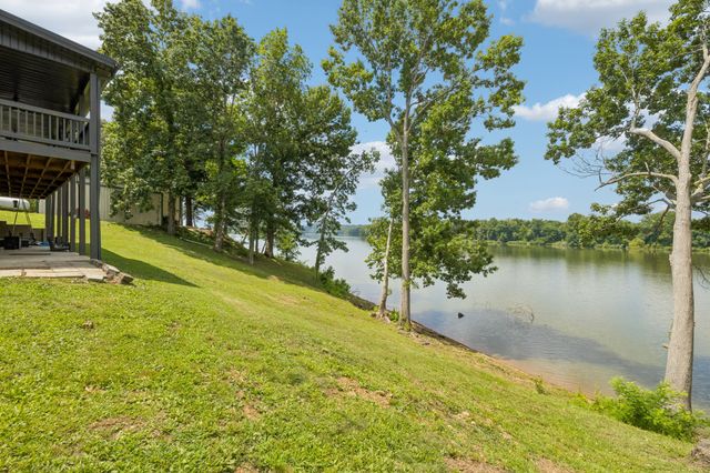 194 Lakeshore Cir, Bumpus Mills, TN 37028