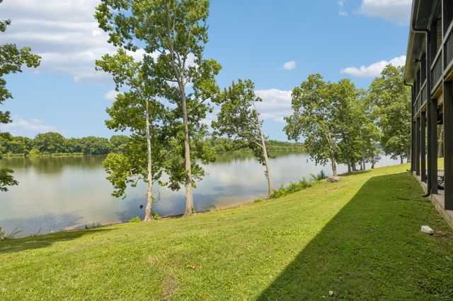 194 Lakeshore Cir, Bumpus Mills, TN 37028
