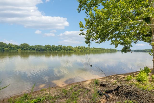 194 Lakeshore Cir, Bumpus Mills, TN 37028