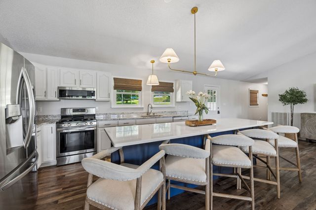 194 Lakeshore Cir, Bumpus Mills, TN 37028