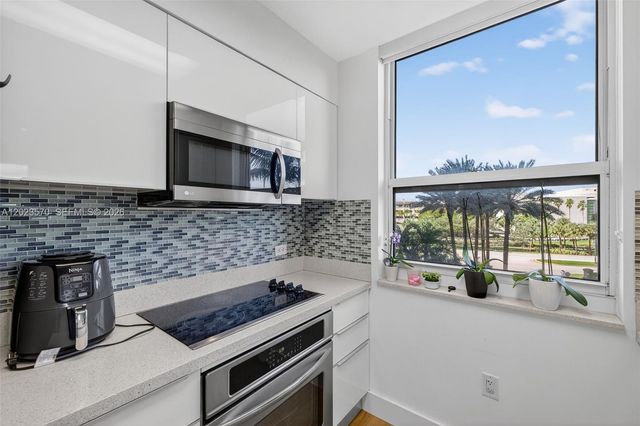 19501 W Country Club Dr 313, Aventura, FL 33180