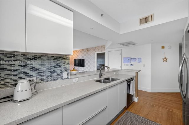 19501 W Country Club Dr 313, Aventura, FL 33180