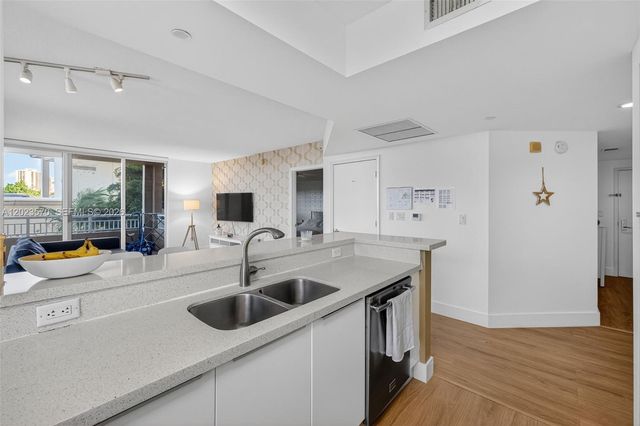 19501 W Country Club Dr 313, Aventura, FL 33180