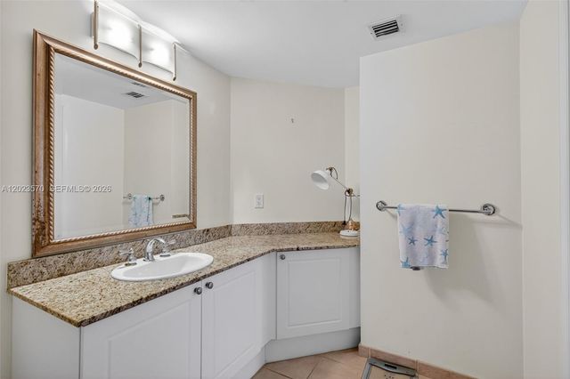 19501 W Country Club Dr 313, Aventura, FL 33180