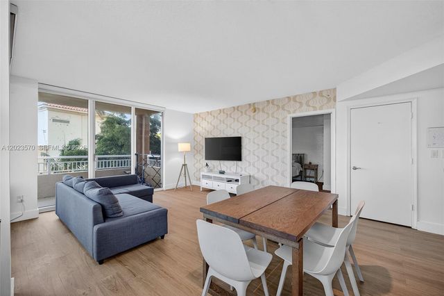 19501 W Country Club Dr 313, Aventura, FL 33180