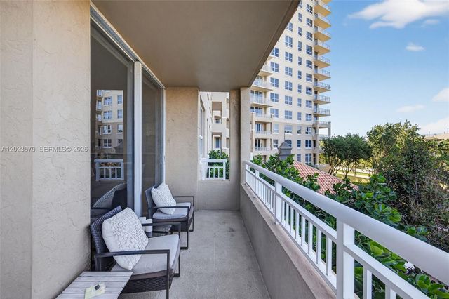 19501 W Country Club Dr 313, Aventura, FL 33180