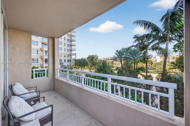 19501 W Country Club Dr 313, Aventura, FL 33180