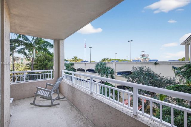 19501 W Country Club Dr 313, Aventura, FL 33180