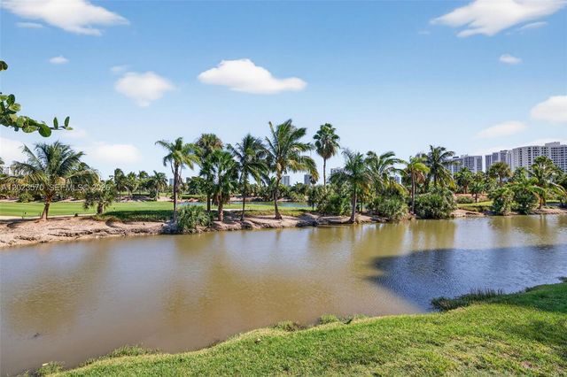 19501 W Country Club Dr 313, Aventura, FL 33180