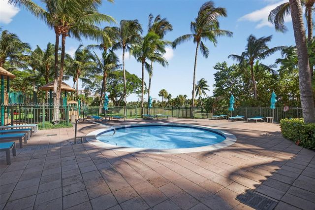19501 W Country Club Dr 313, Aventura, FL 33180