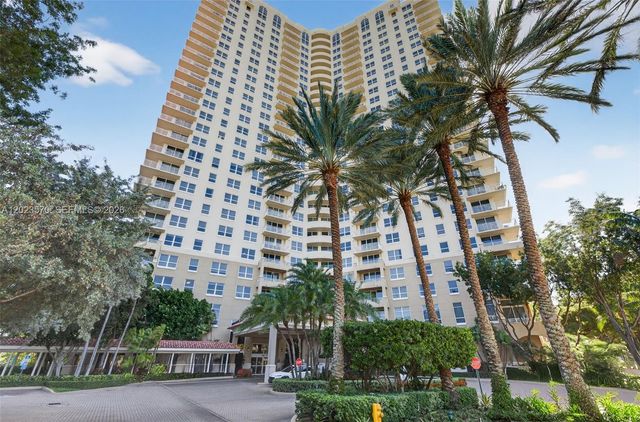 19501 W Country Club Dr 313, Aventura, FL 33180