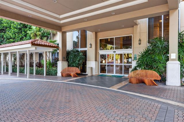 19501 W Country Club Dr 313, Aventura, FL 33180