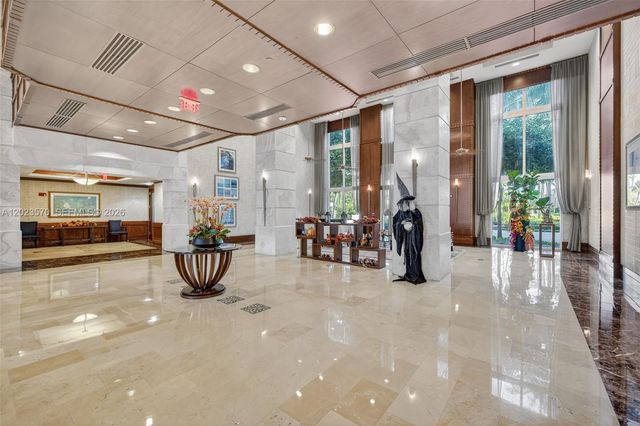 19501 W Country Club Dr 313, Aventura, FL 33180