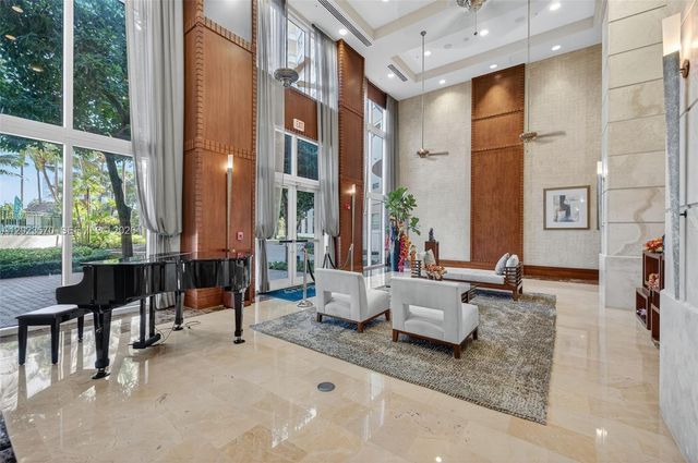 19501 W Country Club Dr 313, Aventura, FL 33180