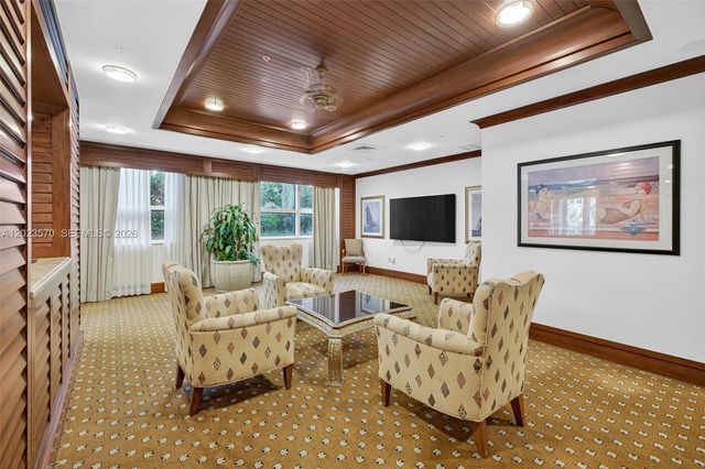 19501 W Country Club Dr 313, Aventura, FL 33180