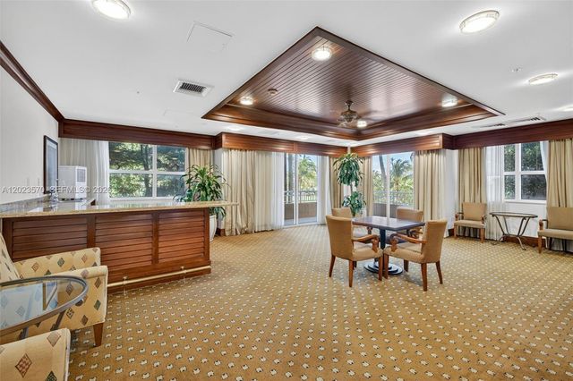 19501 W Country Club Dr 313, Aventura, FL 33180