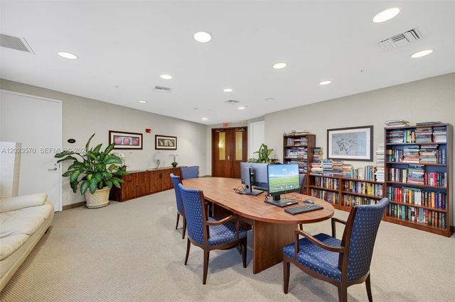 19501 W Country Club Dr 313, Aventura, FL 33180