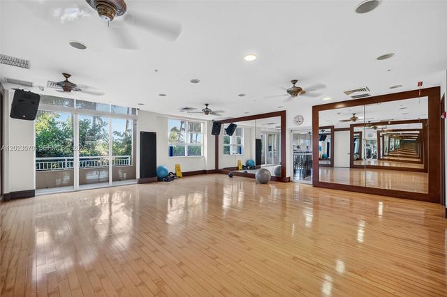 19501 W Country Club Dr 313, Aventura, FL 33180