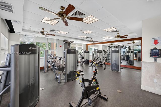 19501 W Country Club Dr 313, Aventura, FL 33180