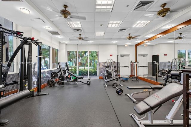 19501 W Country Club Dr 313, Aventura, FL 33180