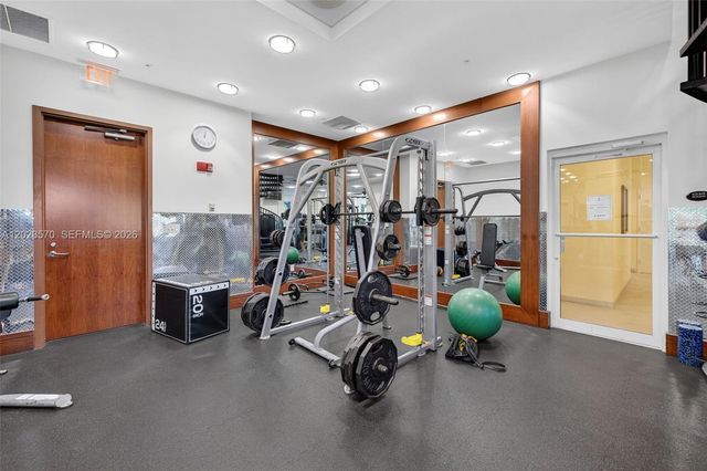 19501 W Country Club Dr 313, Aventura, FL 33180