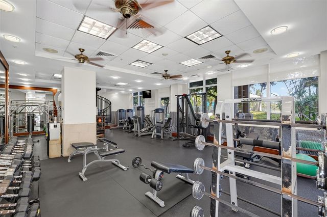 19501 W Country Club Dr 313, Aventura, FL 33180