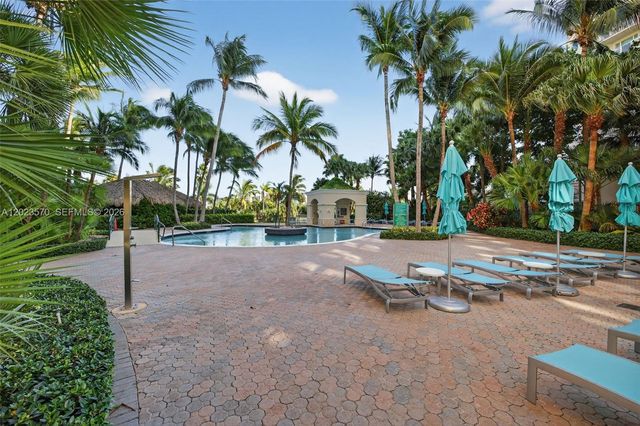 19501 W Country Club Dr 313, Aventura, FL 33180