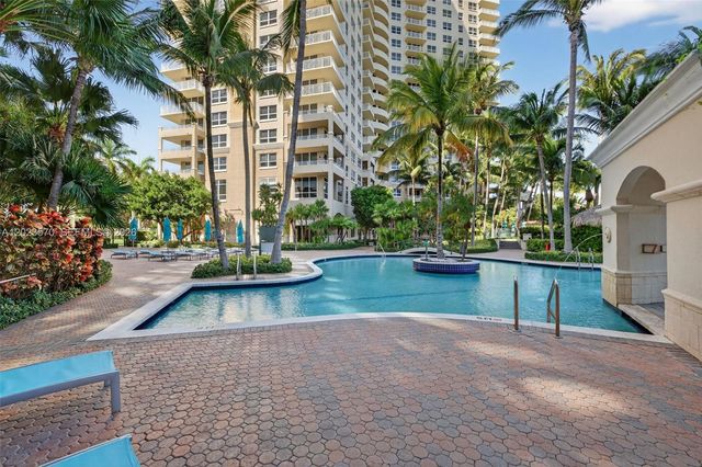 19501 W Country Club Dr 313, Aventura, FL 33180