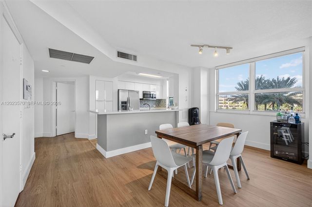 19501 W Country Club Dr 313, Aventura, FL 33180