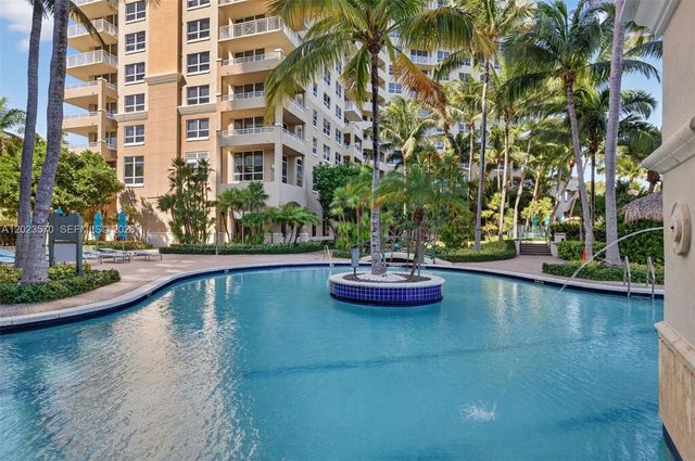 19501 W Country Club Dr 313, Aventura, FL 33180
