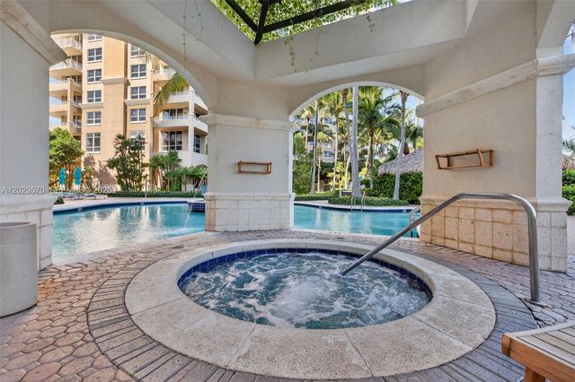 19501 W Country Club Dr 313, Aventura, FL 33180