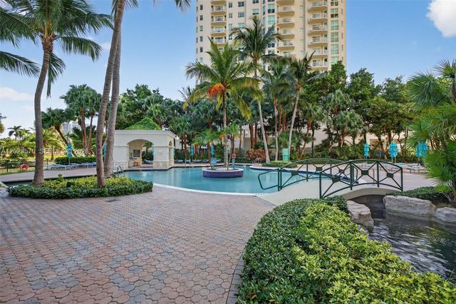 19501 W Country Club Dr 313, Aventura, FL 33180