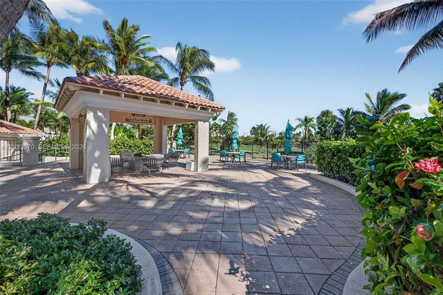 19501 W Country Club Dr 313, Aventura, FL 33180