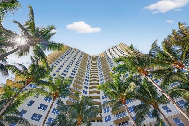 19501 W Country Club Dr 313, Aventura, FL 33180