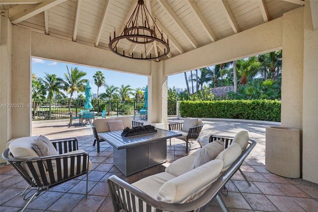 19501 W Country Club Dr 313, Aventura, FL 33180