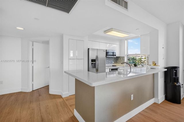 19501 W Country Club Dr 313, Aventura, FL 33180