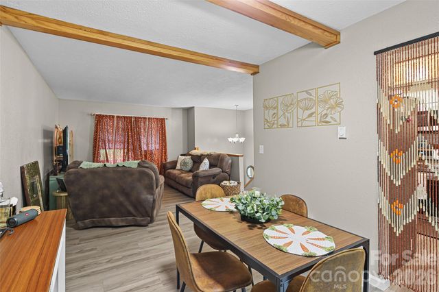 659 Salisbury Road, Hendersonville, NC 28792