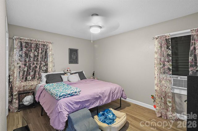 659 Salisbury Road, Hendersonville, NC 28792