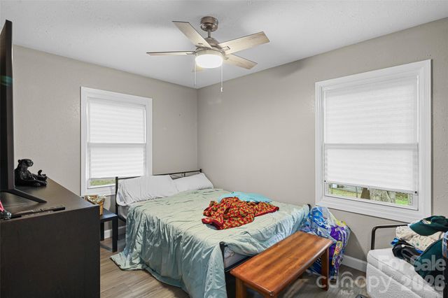 659 Salisbury Road, Hendersonville, NC 28792