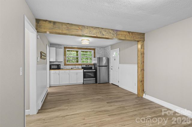 659 Salisbury Road, Hendersonville, NC 28792