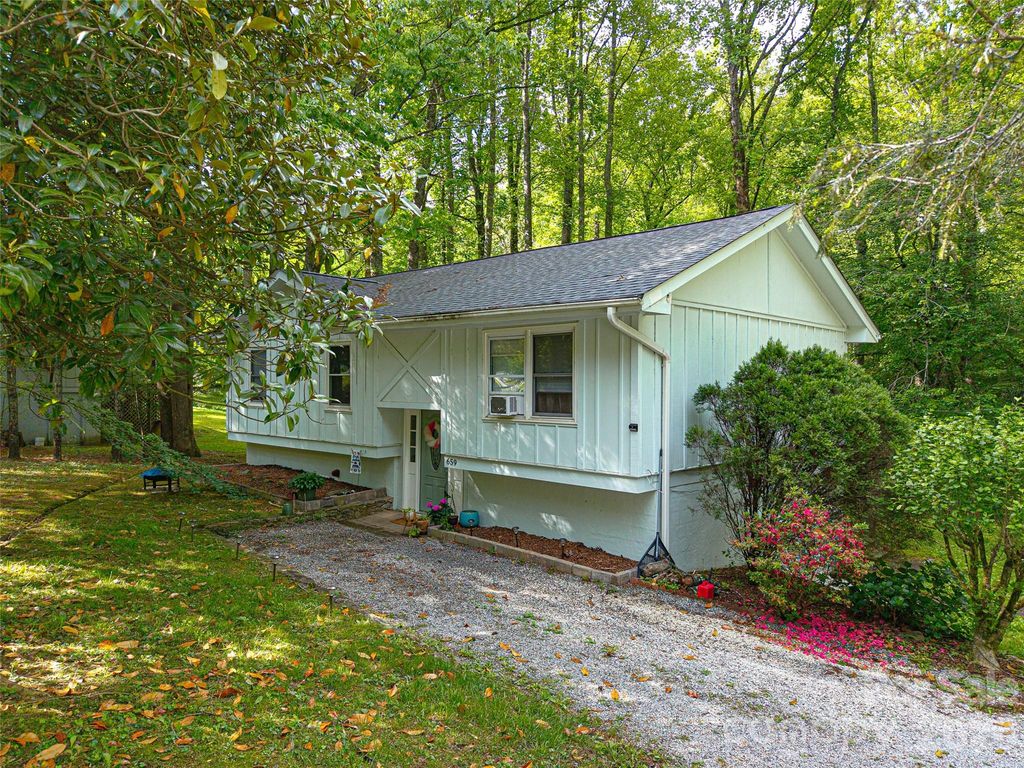 659 Salisbury Road, Hendersonville, NC 28792