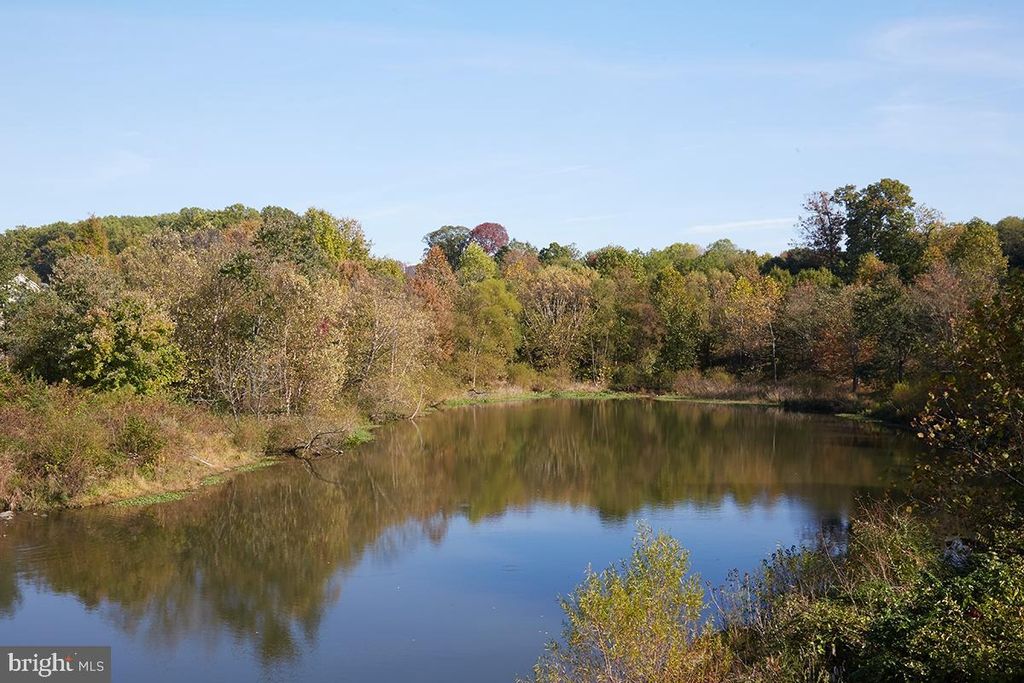 300 King Farm Blvd # 9-305, Rockville, MD 20850