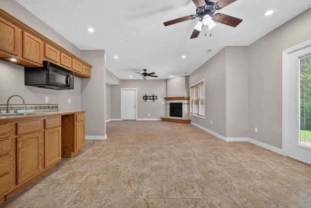 152 Dry Creek Lane, Highlandville, MO 65669